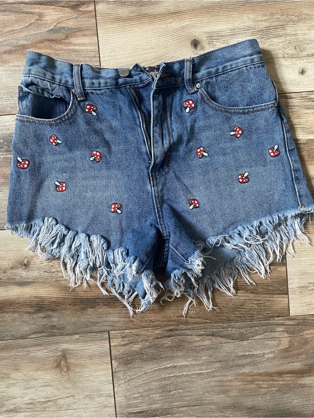 🍄Blue Denim Frayed Hem Shorts with Red Mushroom Embroidery
